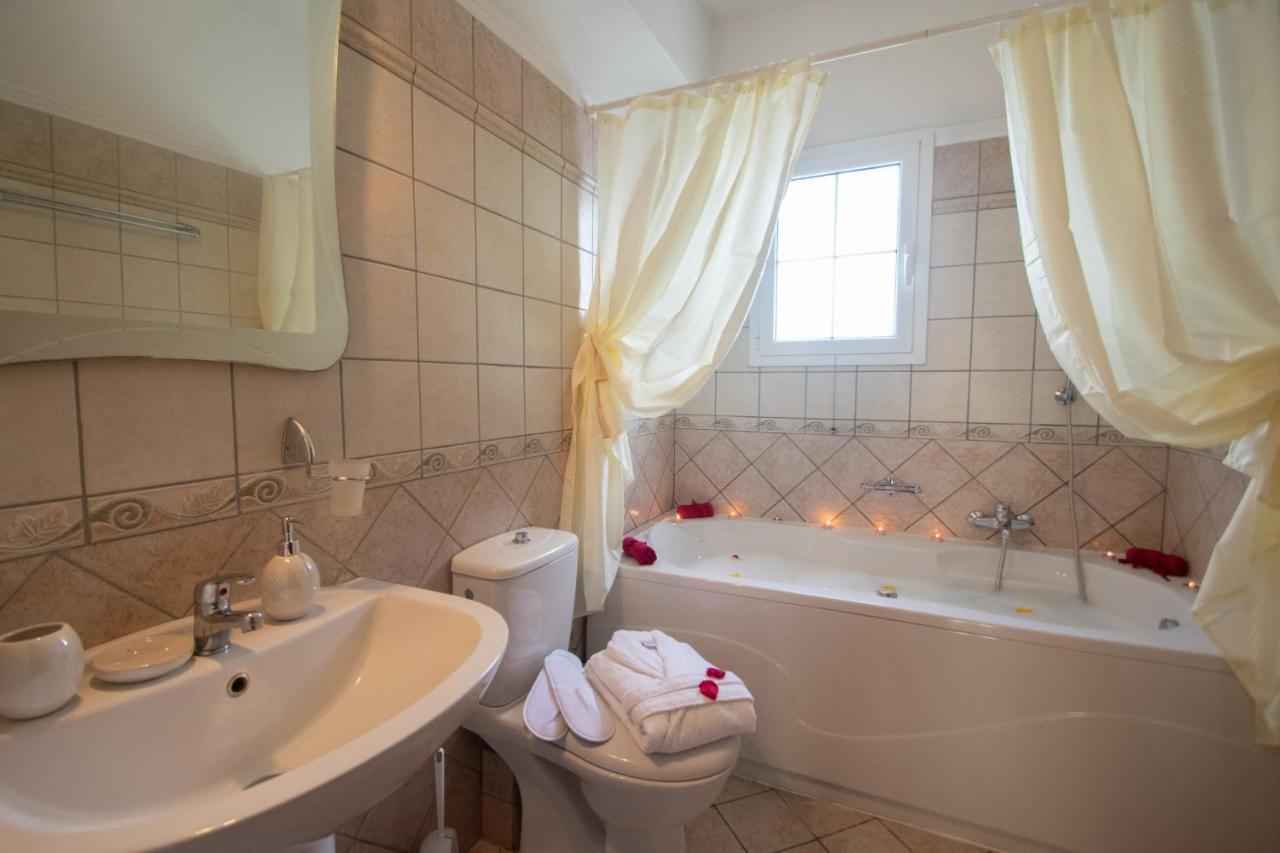 Luxury Villa Vanato & Pool Koukounariá エクステリア 写真
